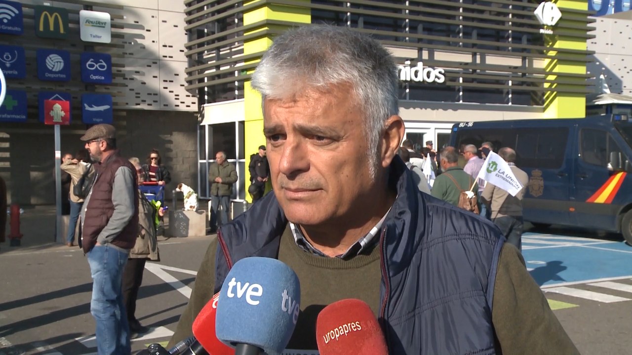 Agricultores piden a Fernández Vara "medidas concretas"