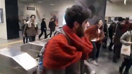 Ekrem İmamoğlu'na görülmemiş protesto! Kazan kaldırdılar