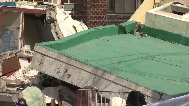 노후주택 개축 공사 중 붕괴...작업자 5명 사상 / YTN