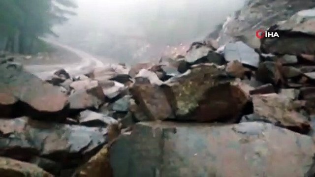 Heyelan sebebiyle 2 mahallenin yolu trafiğe kapandı