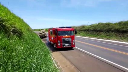 Corpo de Bombeiros é acionado para combater princípio de incêndio em máquina agrícola, na BR-163