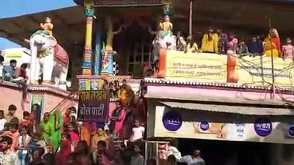 बैलगाड़ी मे निकली बाबा महँकाल की शाही सवारी