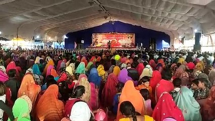 हजारों की संख्या में पहुंचे श्रद्धालुओं ने अंतरराष्ट्रीय कथा प्रवक्ता पर्ची