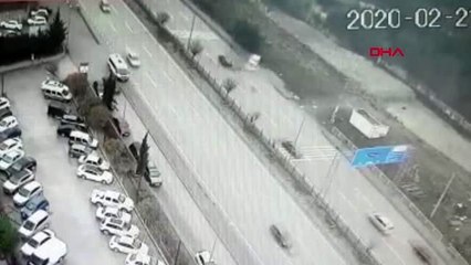 Karabük önce otomobile, ardından yol kenarında yürüyen kişiye çarptı: 1 ölü, 4 yaralı