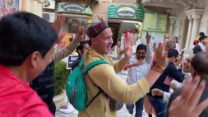 हरे रामा हरे कृष्णा भक्ति नृत्य  वृंदावन