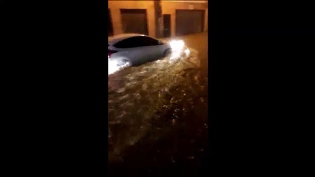 Rua alagada em Cariacica