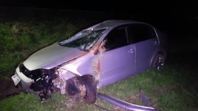 Pai e filha se ferem em capotamento na rodovia BR-467