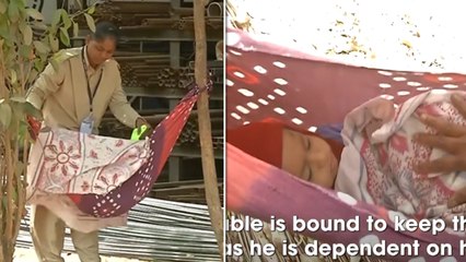 Watch: Mother And Cop At A Time! | Lady Constable Performs Duties With 1 Year Kid | Oneindia Telugu