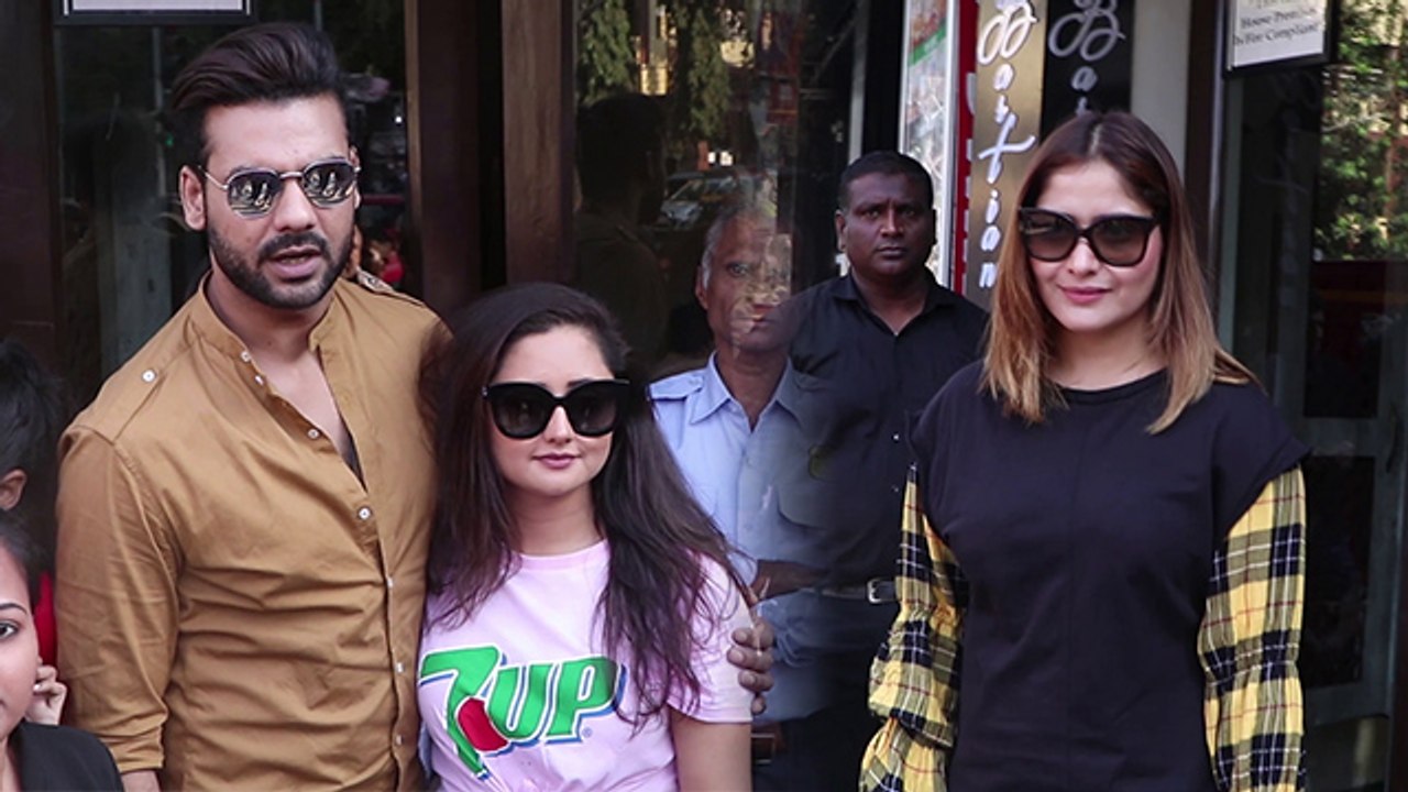 Rashmi Desai ने Host की Party, नहीं दिखे उनके चहेते Asim | Rasmi Desai Brunch Party| Boldsky