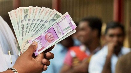 अचानक लोगों के खाते में जमा हुए 35-35 हजार रुपए, बैंकों में लगी लंबी लाइनें