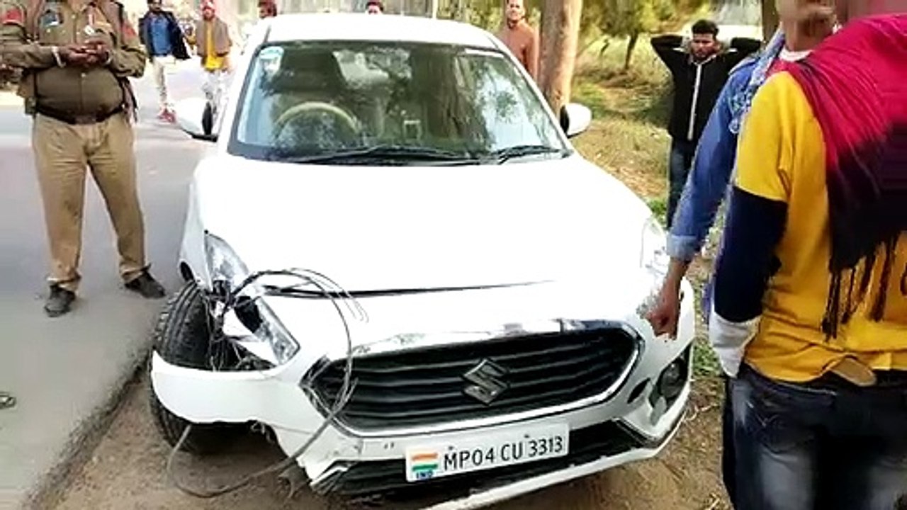 मुरैना: अनियंत्रित कार ने मारी बाइक को टक्कर, एक की मौत, तीन घायल