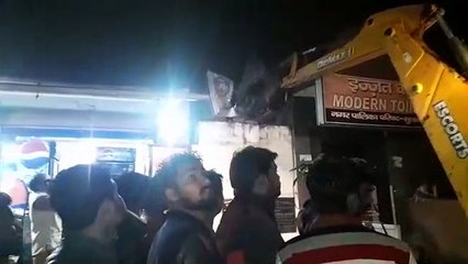 सुल्तानपुरः बीएसपी को अवैध कब्जेदारी पड़ी महंगी, पालिका का चला बुलडोजर