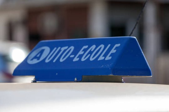 Auto-école : Un contrat type pour un permis de conduire moins cher