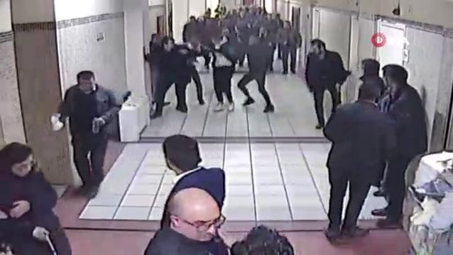 Bakırköy Adliyesi'nde avukata darp güvenlik kamerasında
