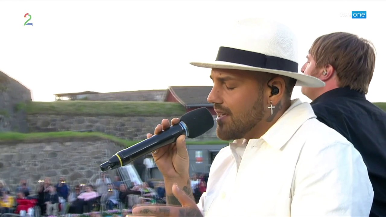 Lind, Nilsen, Fuentes, Holm - Halellujah (SUMMER LIVE)