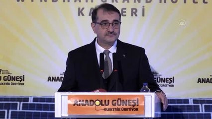 Bakan Dönmez: "Türkiye'nin ilk entegre güneş fabrikası inşaası hızla ilerliyor"