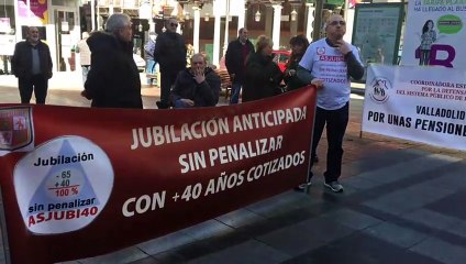 Cerca de 200 pensionistas se movilizan en Valladolid