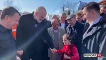Report TV -Rama viziton rrugën bujqësore në Elbasan, vë duart në kokë nga përgjigja e vajzës