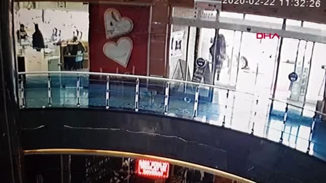 Konya gelin arabasıyla gelip kuyumcuyu soydular