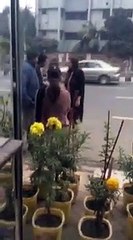 Couples in bangladesh fighting STREET....OH MY......!!!!!!!!!!!!!!!!