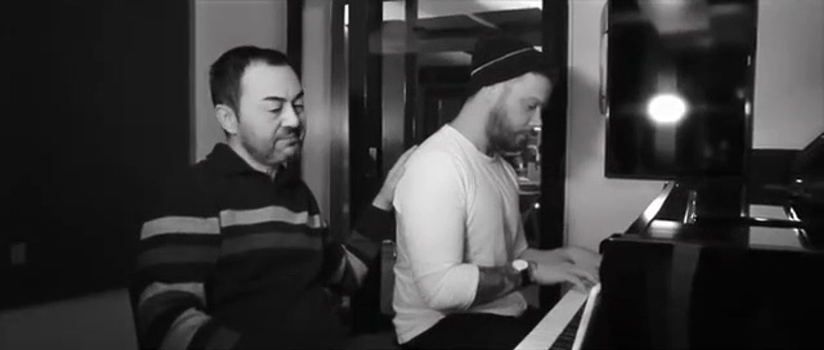 Serdar Ortaç feat. Sinan Akçıl - Ağlamayacağım