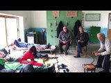 Ora News - Tre grevistë në Ballsh përfundojnë në spital, mosbesues për pagat