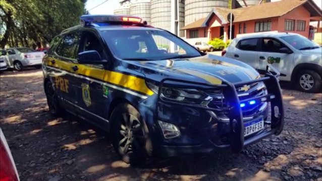 Motorista sem CNH é detido ao tentar fugir de abordagem da PRF, na região do Bairro XIV de Novembro