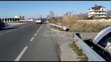 Report TV -Aksident në aksin Rinas- Fushë Krujë, makinat përfundojnë në kanal