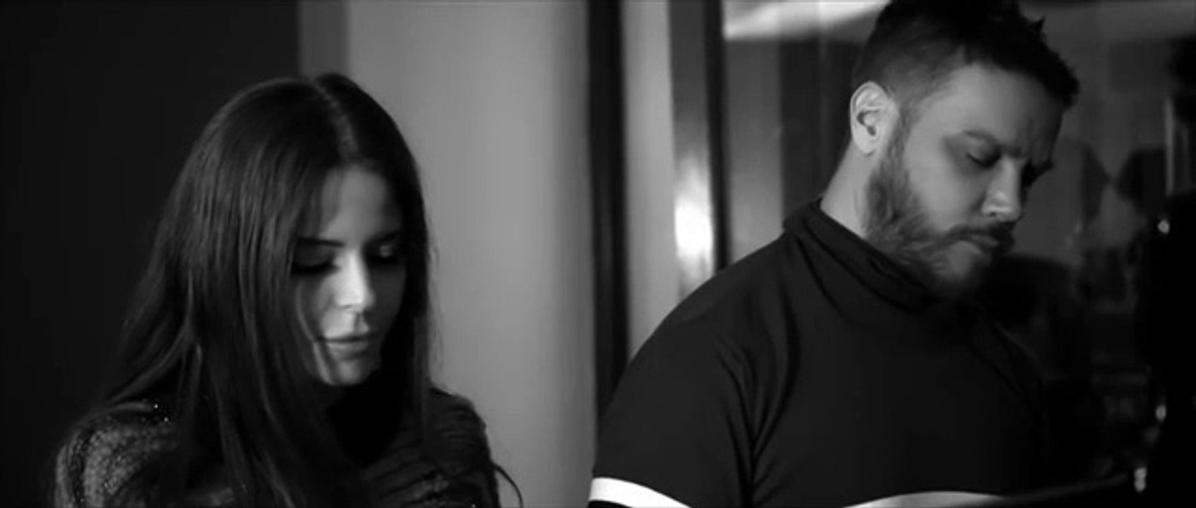 Simge Sağın feat. Sinan Akçıl - Bi Gideni mi Var