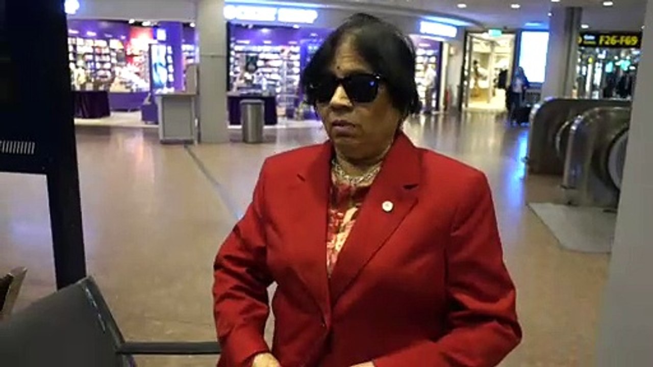 BDMV-93 Aruna & Hari Sharma at Arlanda T5 waiting for Menzies Lounge to Open at 30 min past 5 to open Feb 11, 2020