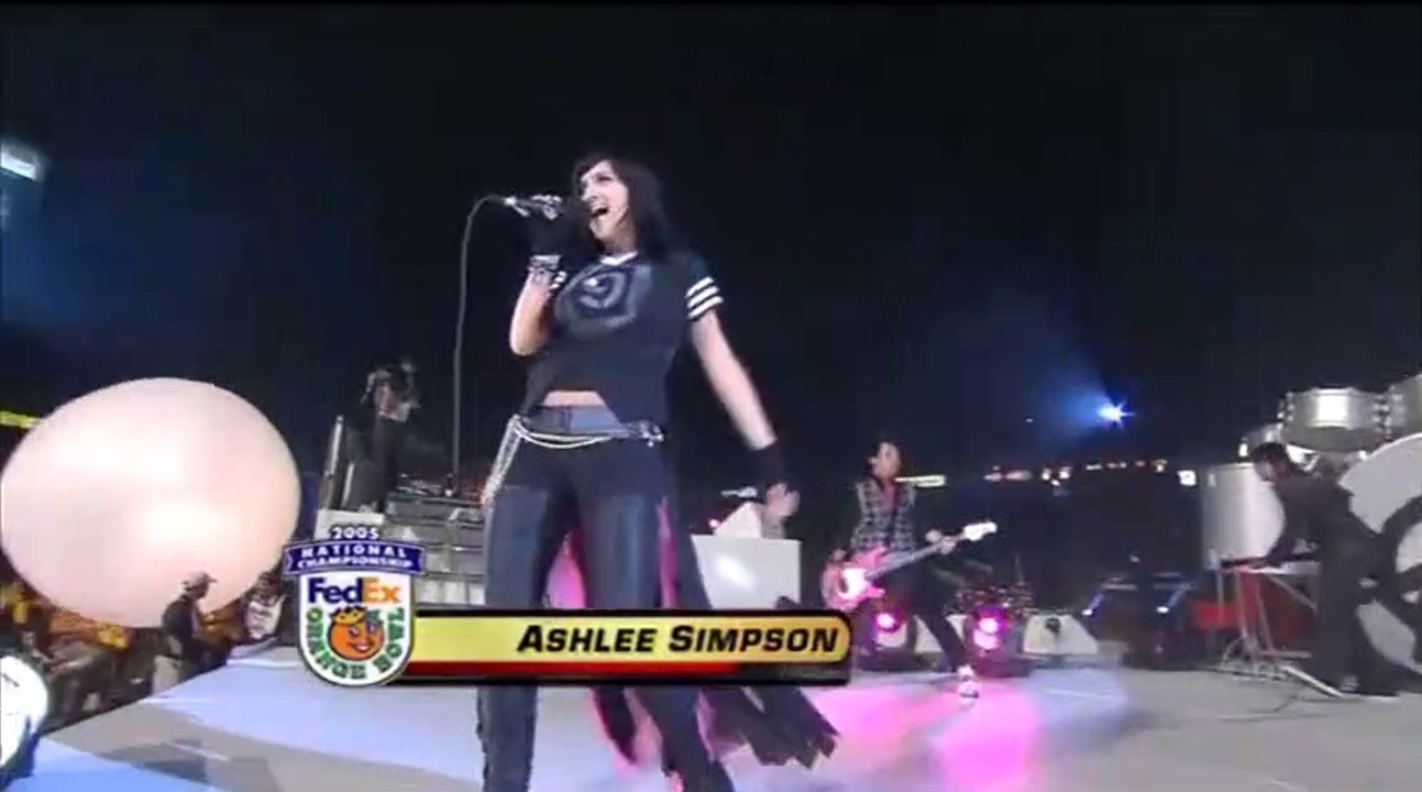 Ashlee Simpson - La La - Live @ FedEx Orange Bowl Halftime Show (01/04/2005) HDTV