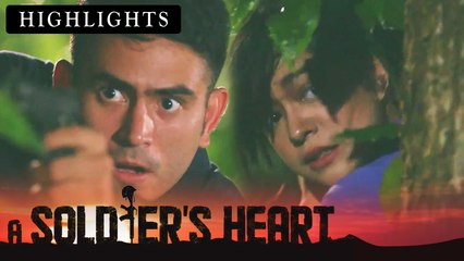 Descargar video: Alex and Lourdes engage in a shootout | A Soldier's Heart