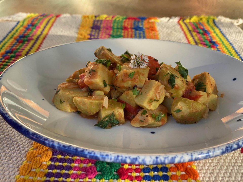 ¿Conoces la papa voladora? Papas a la mexicana - Cocina con Conexión - Sonia Ortiz con Juan Farré