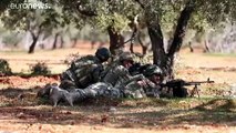 مقتل جنديين تركيين في غارة جوية في إدلب وروسيا وفرنسا تحذران من المواجهة