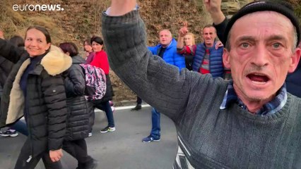 Sérvios protestam em Montenegro