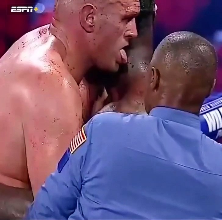 Boxe : Tyson Fury lèche le sang de Deontay Wilder !