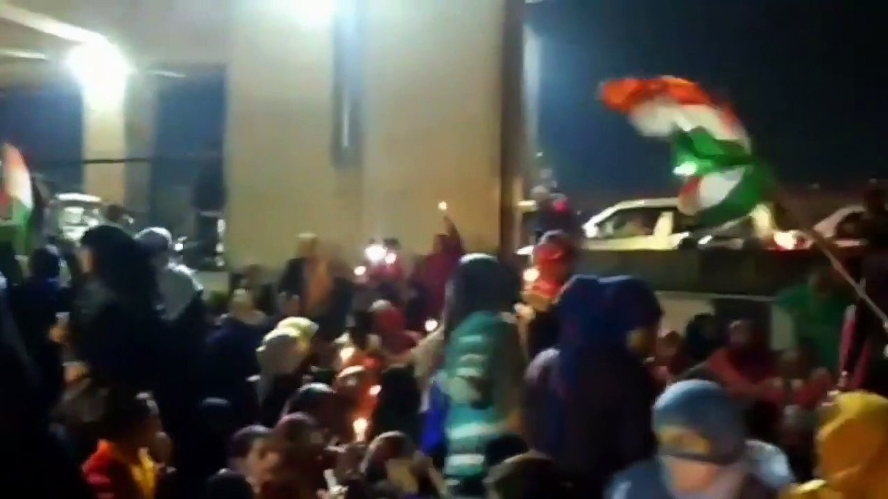 Jafrabad Anti CAA Protest _ Police-Protesters Clashed In Jafrabad _ Metro Road Block as Shaheen Bagh