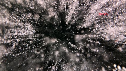 Aygır Gölü’nde buz tabakasının kırılma sesleri ürkütüyor