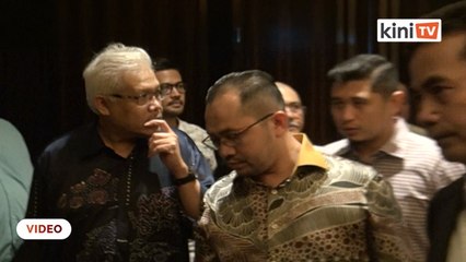 Video herunterladen: Hamzah Bersatu sertai penyokong Azmin di PJ, kem Azmin bakal tinggalkan PKR?