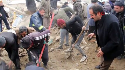 Deprem Sonrası Van'da Çalışmalar Devam Ediyor