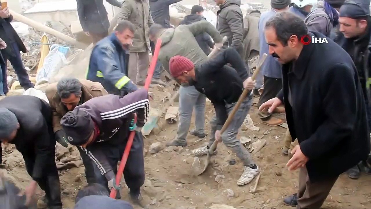 Deprem Sonrası Van'da Çalışmalar Devam Ediyor