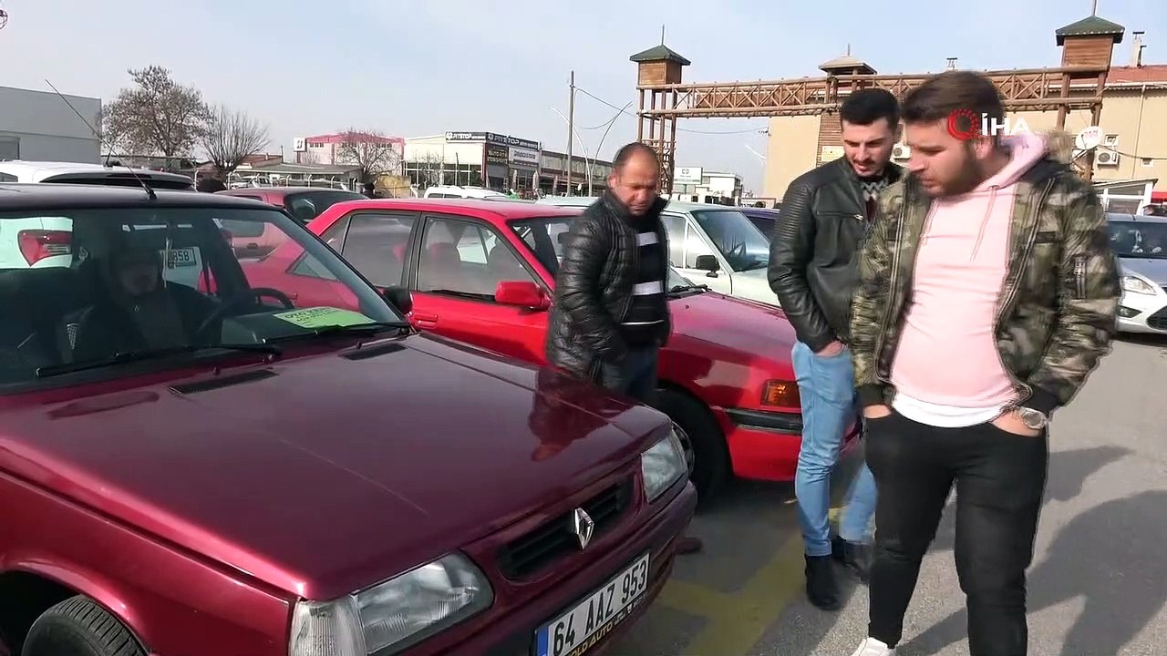 Oto pazarında herkes onlardan şikayetçi 'Ayaklı Galerici'