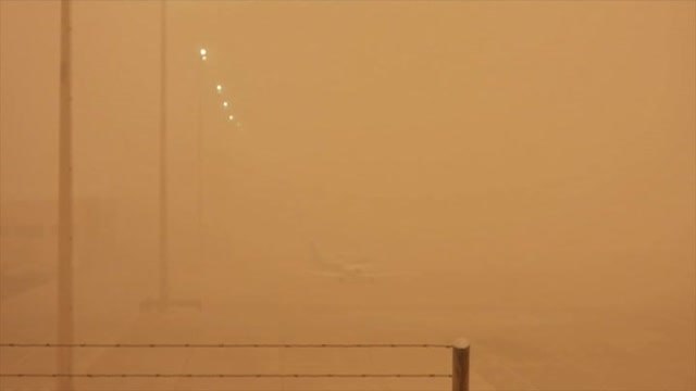 El viento y la calima obligan a cerrar el aeropuerto de Gran Canaria durante varias horas