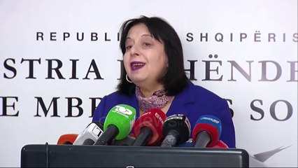 "Mos pështyni dhe mos lëshoni qyrrat kudo", mjekja e Infektivit porosit qytetarët për koronavirusin