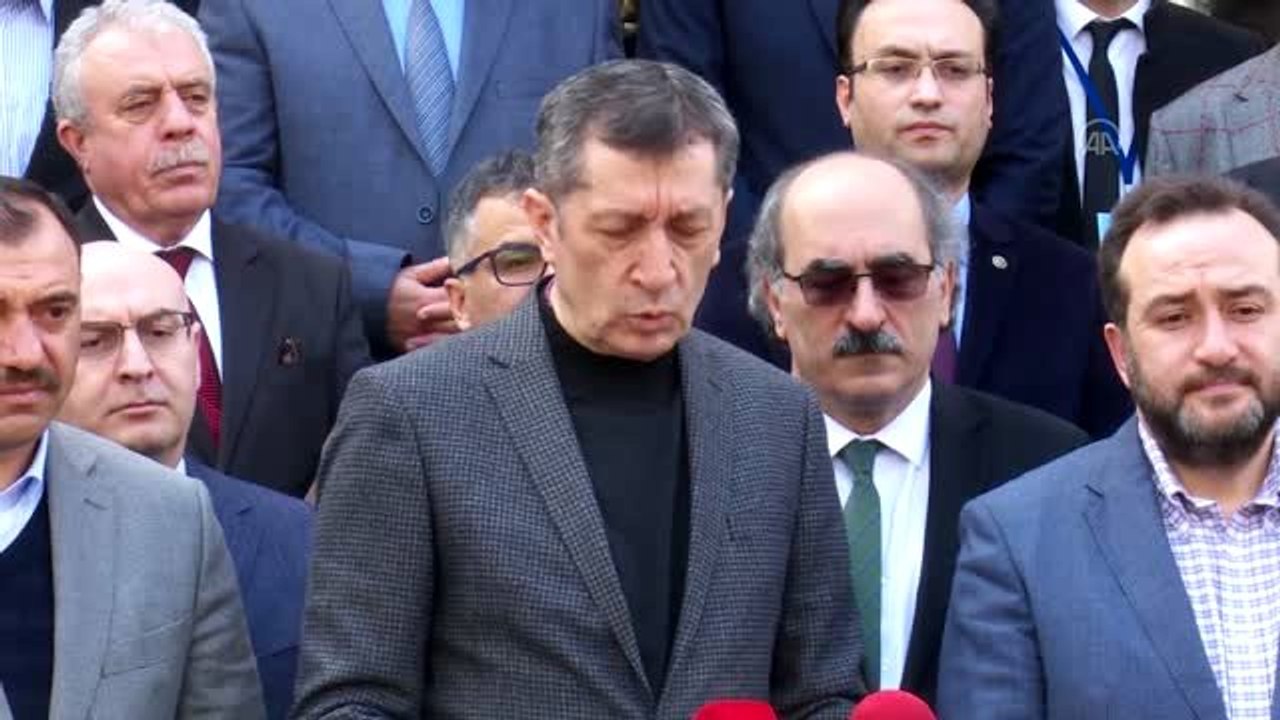 Bakan Selçuk (Elazığ'da) Sınava hazırlanan çocuklarımızın ihtiyaçları konusunda EBA çerçevesinde...