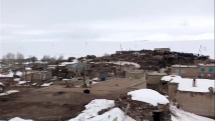 Depremde hasar gören Başkale'deki mahallelerde ekiplerin çalışmaları sürüyor - Özpınar mahallesi