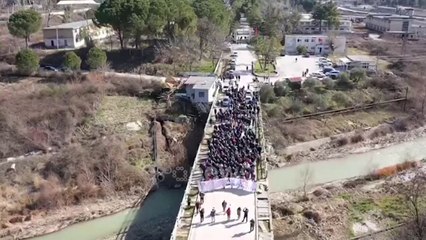 Ora News - Pamje me dron nga marshimi i naftëtarëve në Ballsh