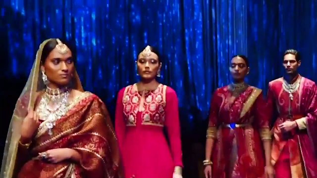 બ્લેક ગાઉન અને સ્ટાઇલિશ હેયરડૉમાં કોમ્ફિડન્ટ લાગી પ્રિયંકા, ગોર્જિયસ લૂક પર થઈ જશો ફિદા