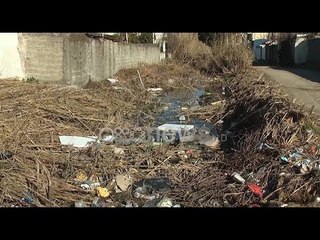 Descargar video: Kanali i Spitallës, një landfilld depozitimi mbeturinash. Banorët: Rrezik për përmbytje dhe epidemi