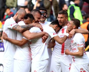 Antalyaspor, Podolski'nin golüyle Yeni Malatyaspor'u 2-1 mağlup etti